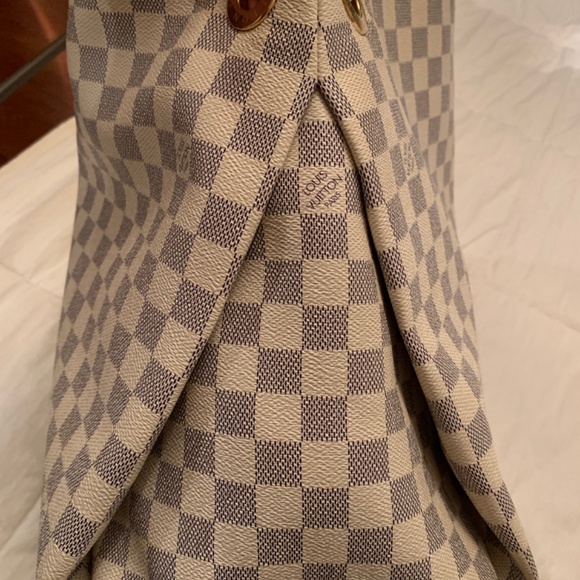 Louis Vuitton Bag - Picture 4 of 10